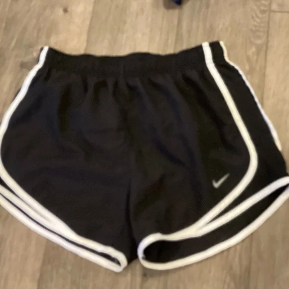 Host Pick ⭐️ Nike & Adidas Bundle of Three - Picture 5 of 9